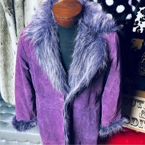 LOOKING TO BUY!
Searching to add this Newport News PURPLE Coat to my closet